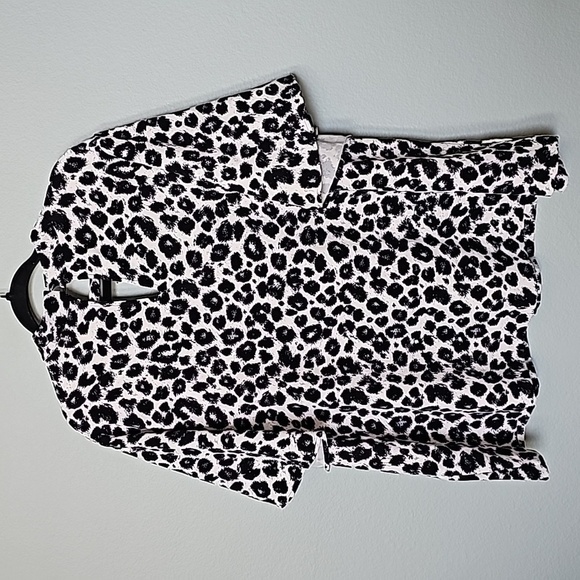 Lane Bryant Mobwife size 26 mock neck cut out flutter sleeve blouse - Picture 8 of 9